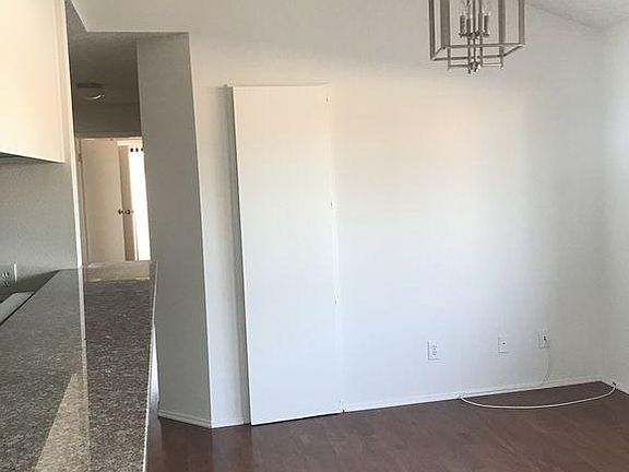 2nd image of 4622 Maplewood Ave