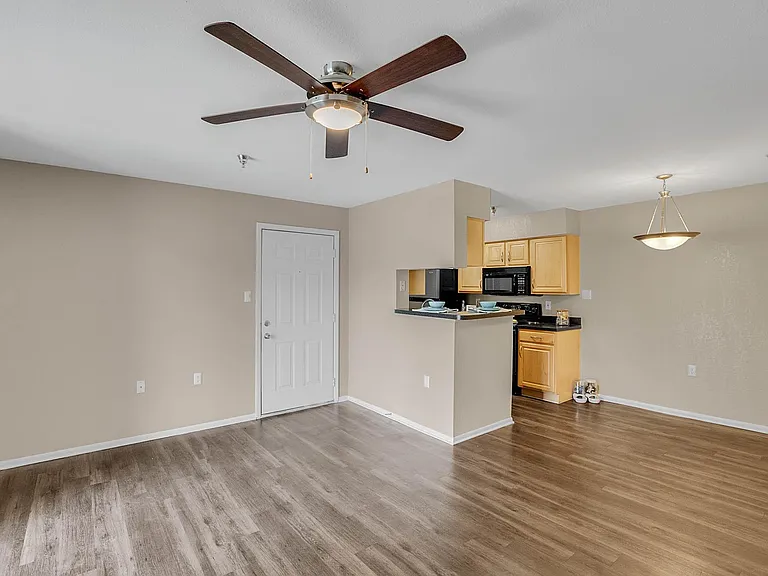 8500 Belcher Rd — Photo 5