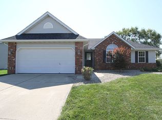 101 Fairway Dr, Maryville, IL