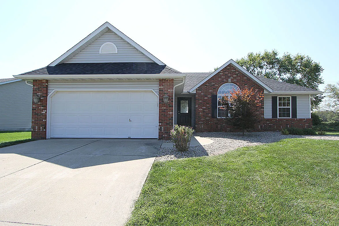 101 Fairway Dr photo 1