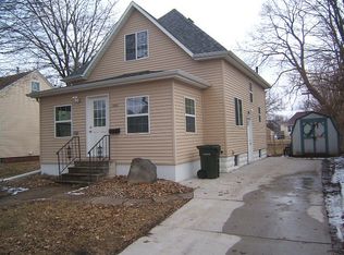 1025 W 6th St, Waterloo, IA 50702