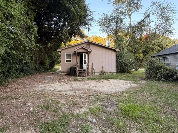 1507 Murchison Rd, Fayetteville, NC 28301
