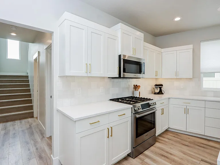 2032 E Presidential Dr — Photo 13