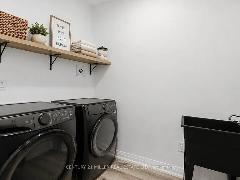 362 Wellington St E — Photo 15