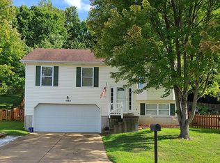 1084 Fenton Park Dr, Fenton, MO 63026