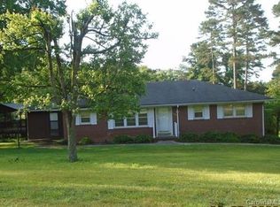 1392 Greenwood Rd, Lincolnton, NC 28092