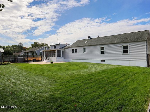 5th image of 32 Sunset Place