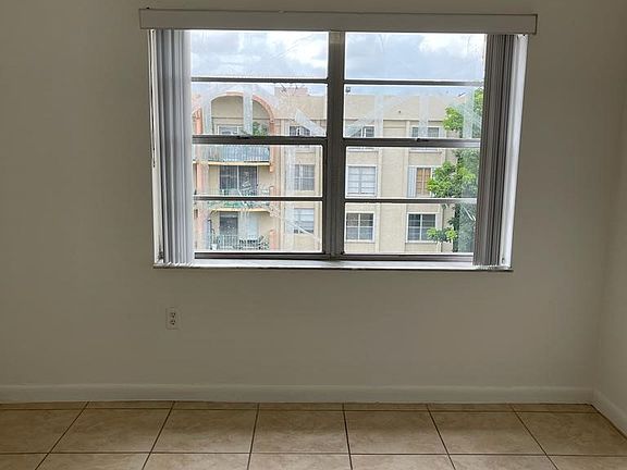 4th image of 9360 Fontainebleau Blvd
