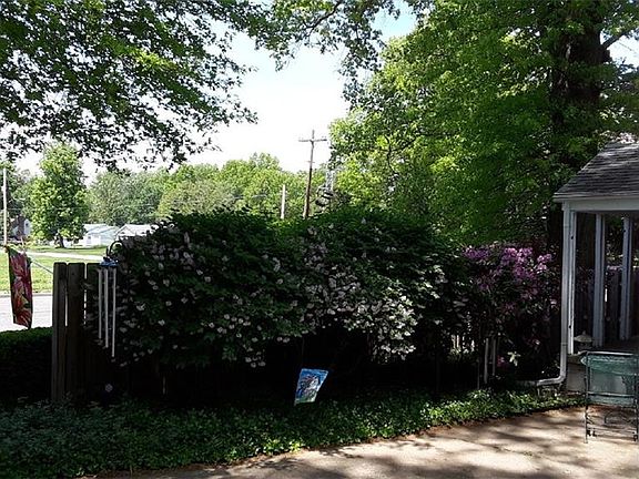 3rd image of 285 Wildwood Dr
