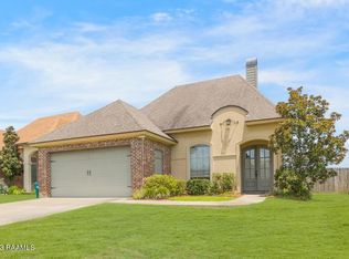 212 Overbrook Dr, Broussard, LA 70518