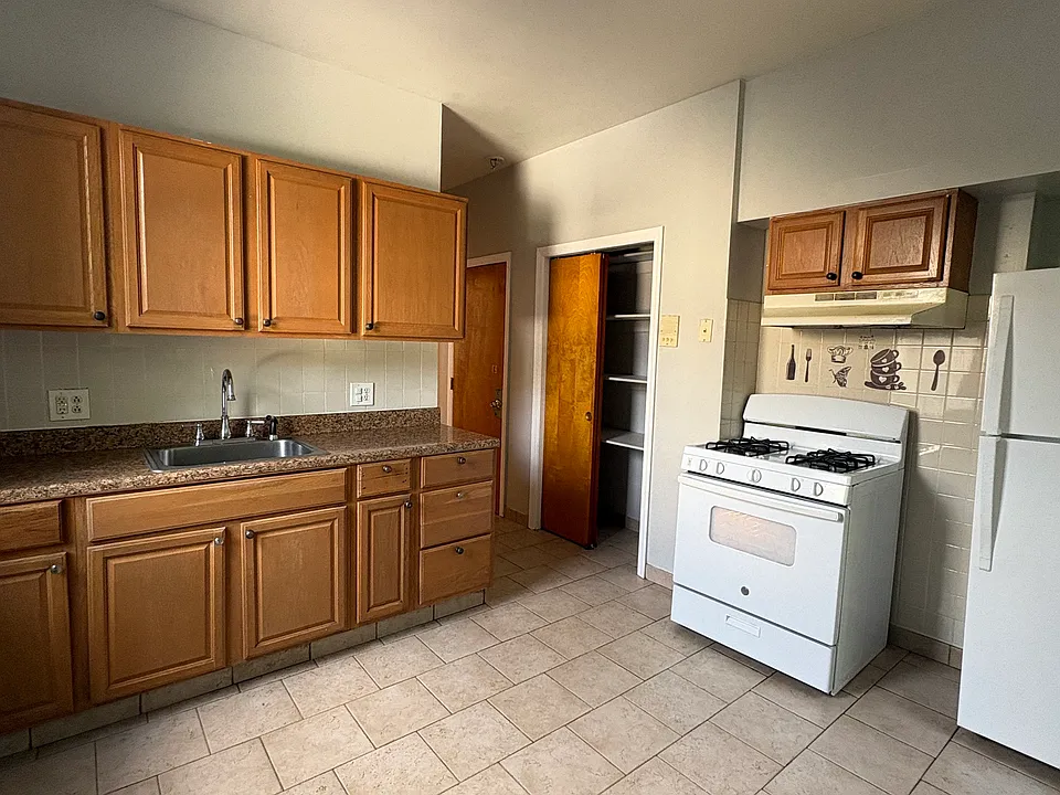 88 Clendenny Ave #2R