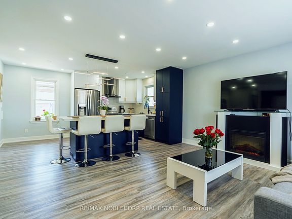 4th image of 359 Bunting Rd