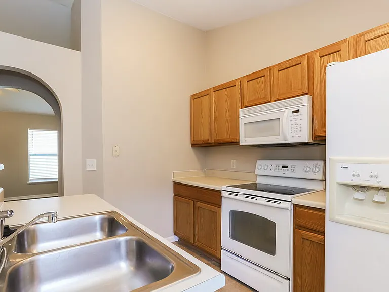 17031 Ongar Ct — Photo 5