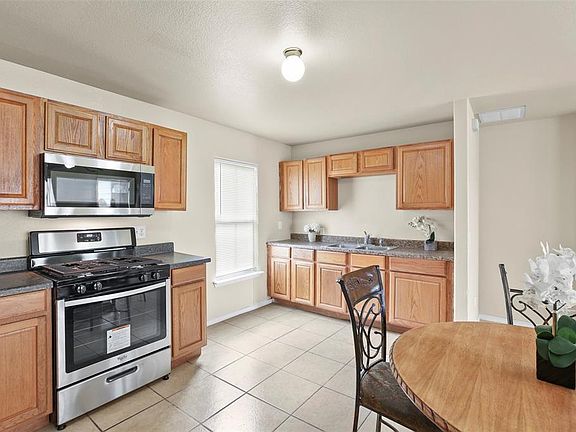 3rd image of 2301 S Hughes Ave