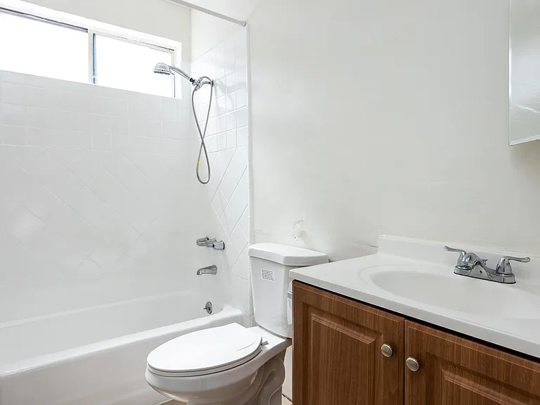 The Oasis Apartments — Photo 9