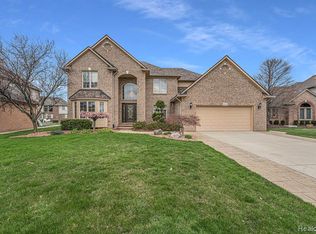 45383 Thorn Tree Ln, Macomb, MI 48044