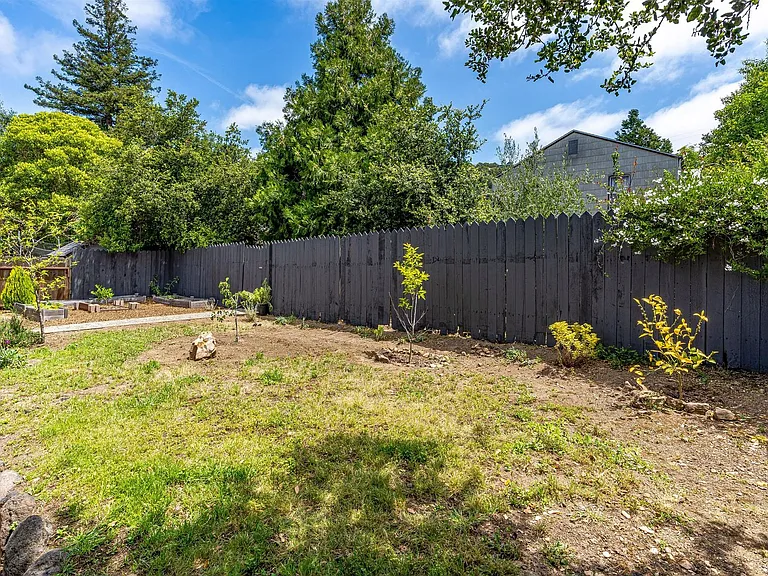 1410 Banks Ave — Photo 35