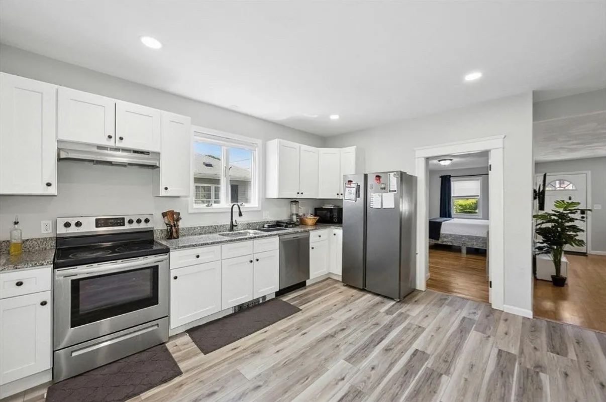3 bed, 1.5 bath, 1100 sqft, $2,800 — Photo 1