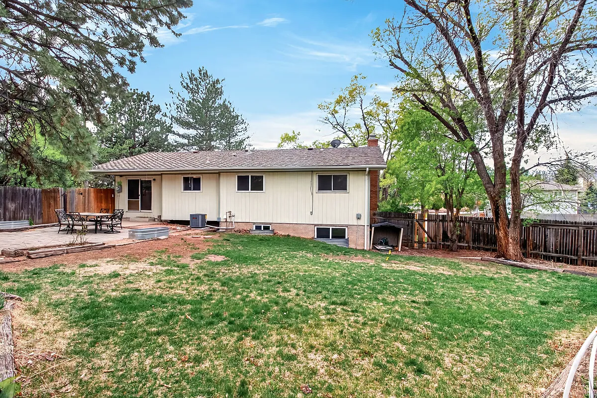 Building Photo - 6365 Delmonico Dr