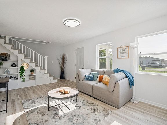 5th image of 33 Southdowns Dr