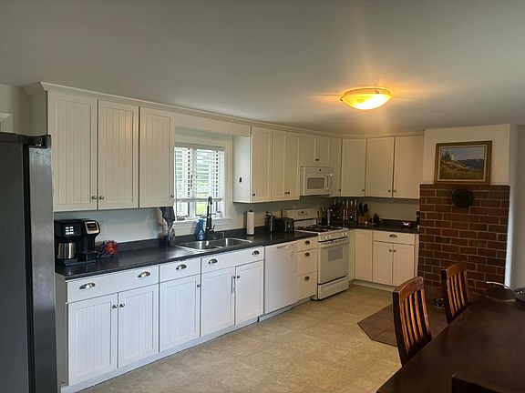 3rd image of 248 Plymouth Rd