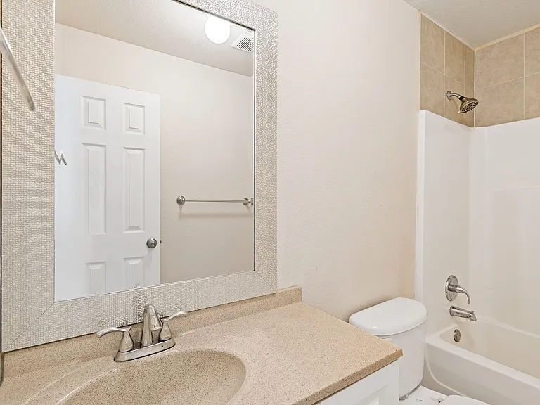 113 Ramon Cardenas Dr — Photo 15