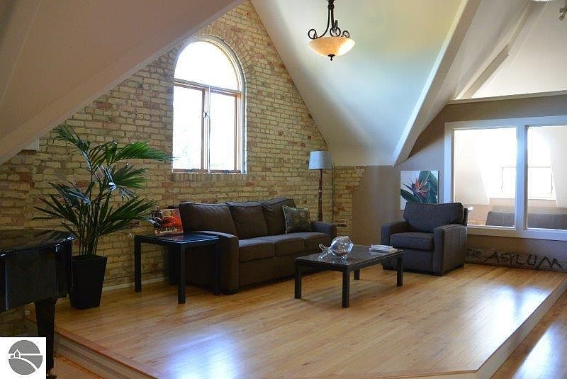 1st image of 800 Cottageview Dr Suite 408