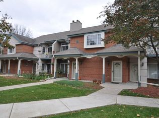 18980 Toldt Woods Dr, Brookfield, WI 53045