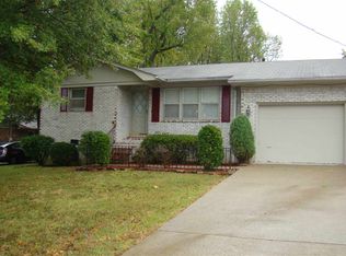 377 Longview Dr, Paducah, KY 42001