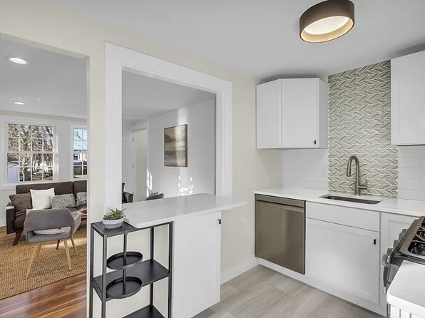 61 Neillian Way #61, Bedford, MA 01730