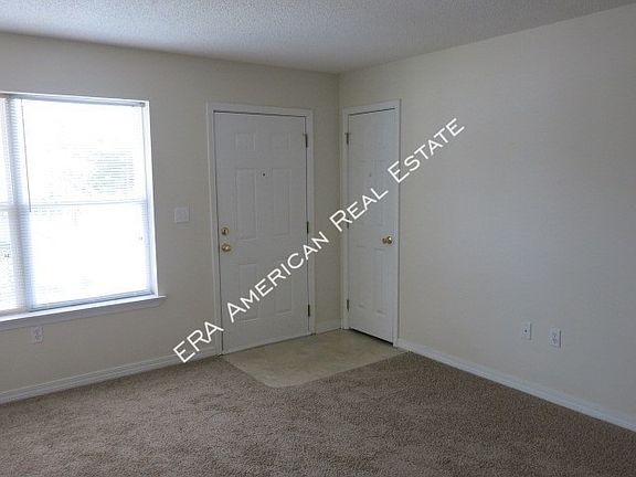 2nd image of 28 Garden Ln #18