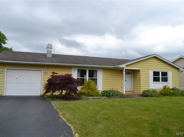 92 Lindhurst Dr, Lockport, NY 14094