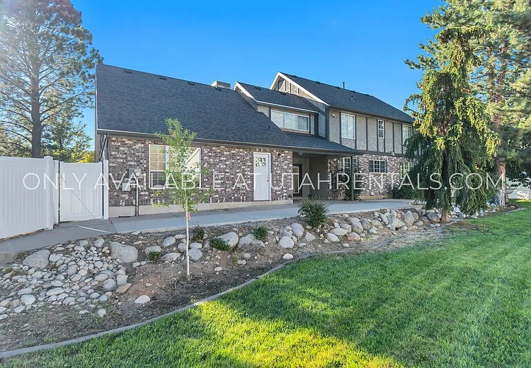 960 N Eastview Dr — Photo 6