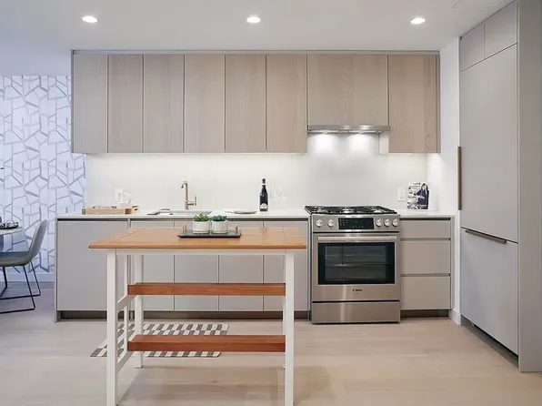 3 Court Square image 1 of 8