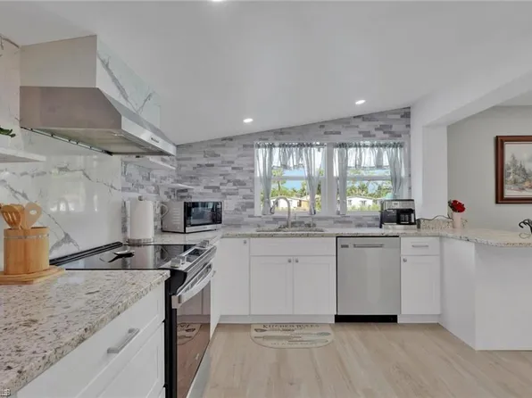 829 107th AVE N, NAPLES, FL 34108