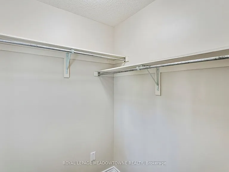 15 Learmont Ave #UPPER — Photo 28