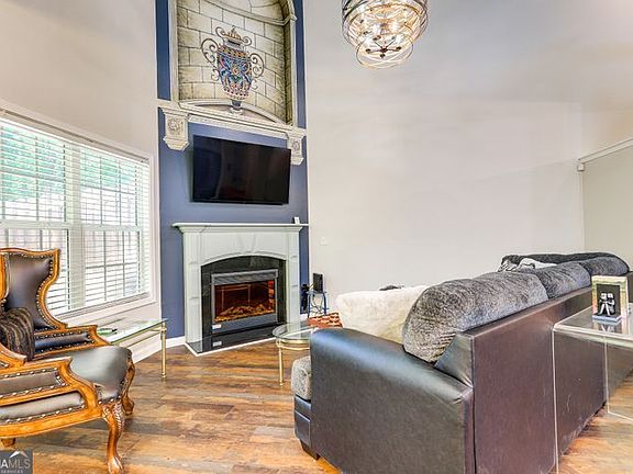2nd image of 3840 Augustine Pl
