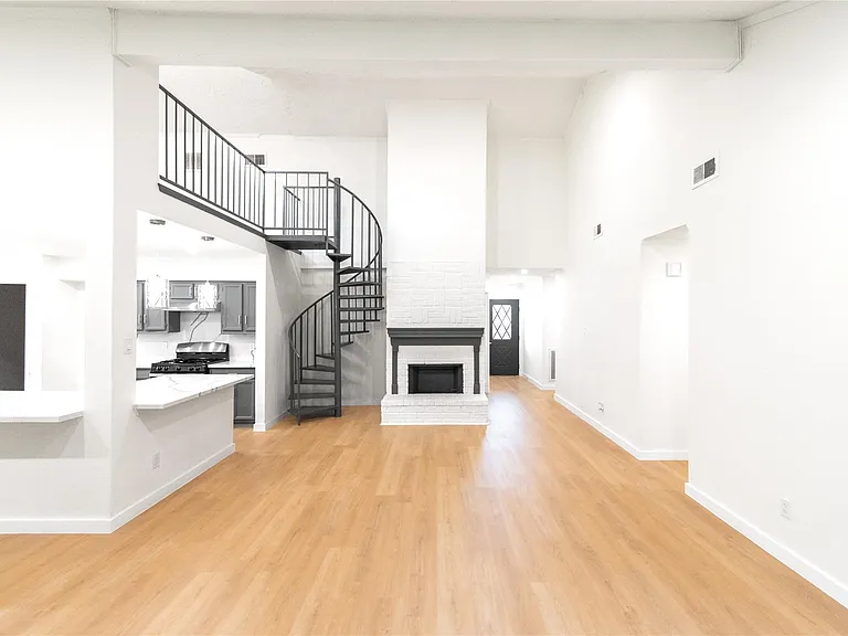 15707 Amapola Dr — Photo 9