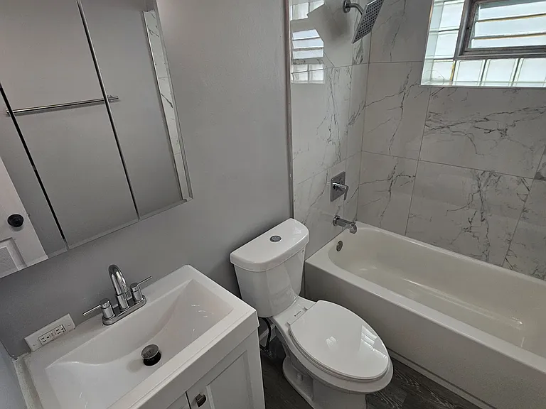 2139 Clinton Ave — Photo 12