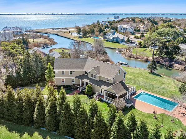 5 Woodcock Ln, Remsenburg, NY 11960