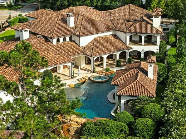 701 W Friar Tuck Ln Cover view