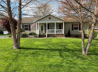 205 Creston Ave, Ellwood City, PA 16117