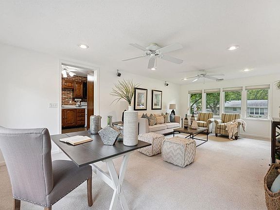 3rd image of 9934 Clearwater Dr