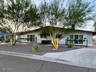 3rd image of 3140 E Glenrosa Avenue