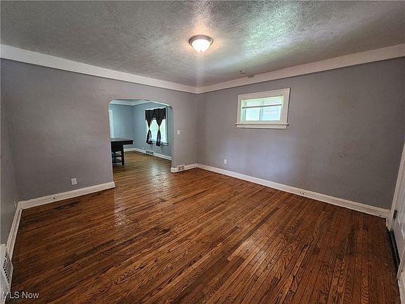 4th image of 6111 Fullerton Ave
