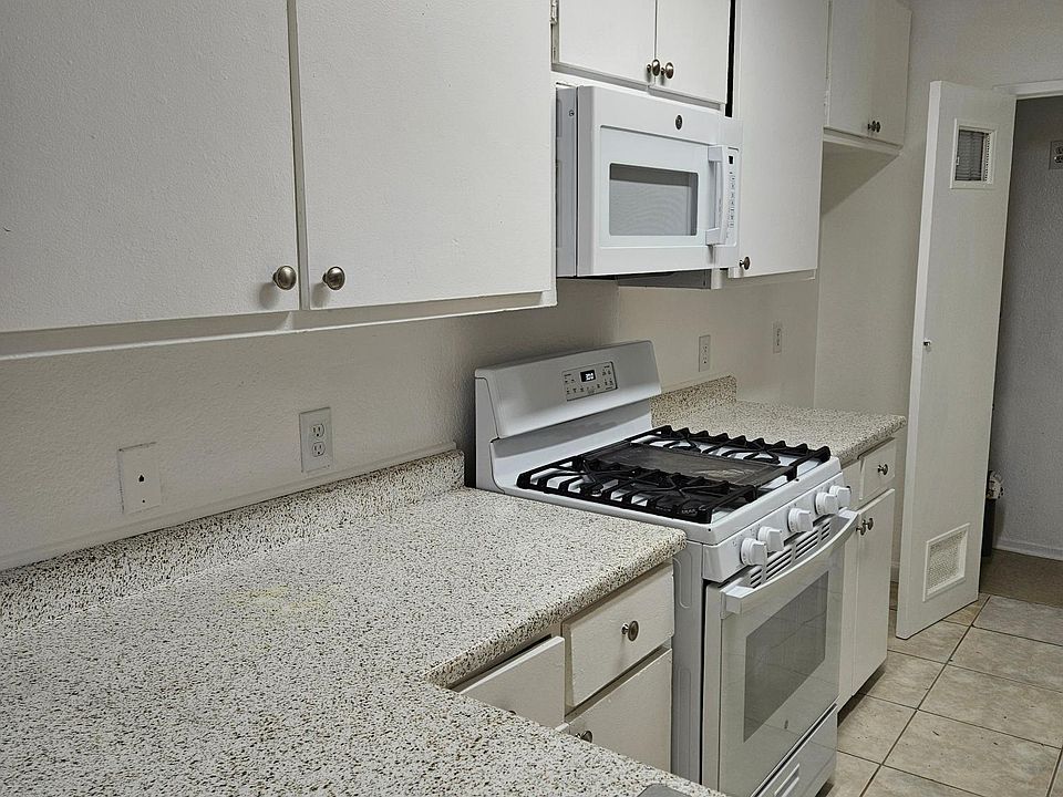 1st image of 1319 Acacia Ave #8