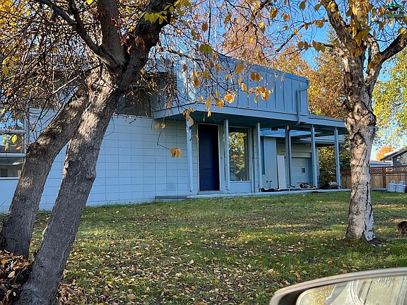2nd image of 1030 Pedro St