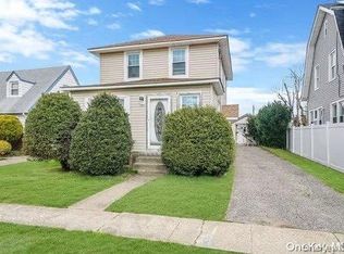 27 Frazier St, Hempstead, NY 11550