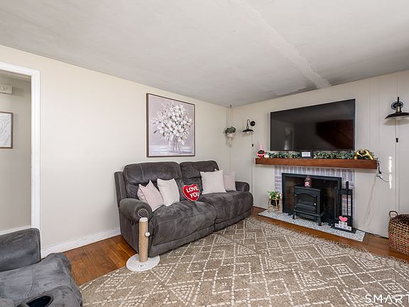 4th image of 1035 North Worthy Street