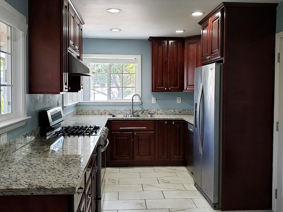 1st image of 901 S Park Victoria Dr